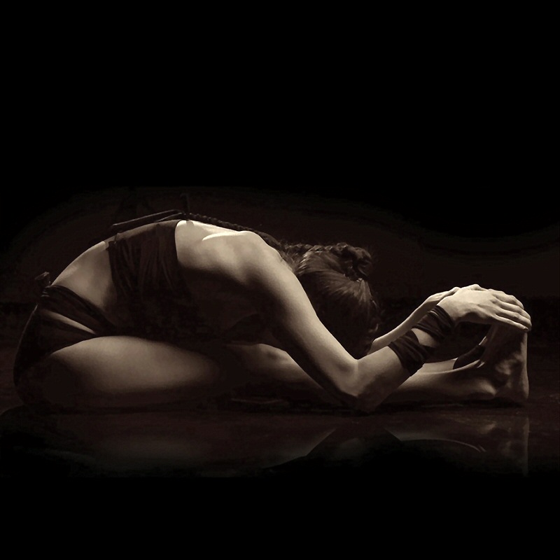 Seated Forward Bend (Paschimottanasana) alignment illustration